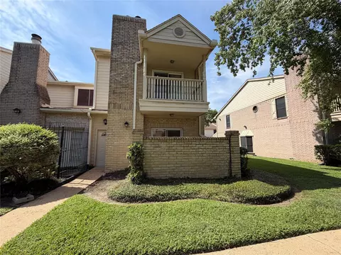 800 Country Place Dr #205, Houston, TX 77079