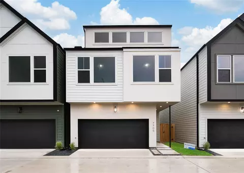 7705 Inwood Grove Ln, Houston, TX 77088