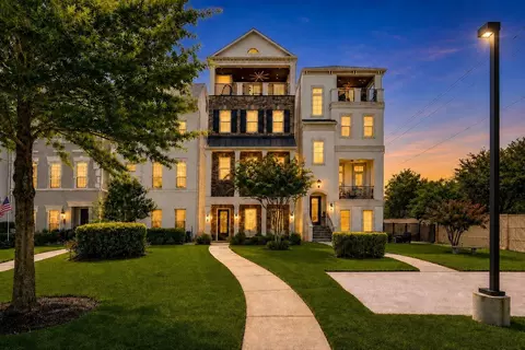 709 Somerset Commons Ln, Houston, TX 77055