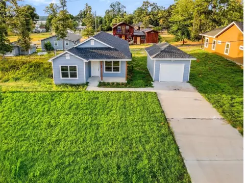 230 Red Bud Ln, Onalaska, TX 77360