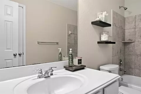Bath - 9951 Chimney Swift Ln, Conroe, TX 77385 photo 2 of 5