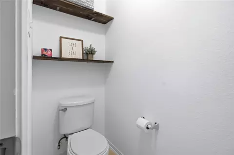 Bath - 9951 Chimney Swift Ln, Conroe, TX 77385 photo 5 of 5