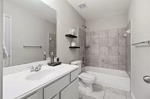 Bath - 9951 Chimney Swift Ln, Conroe, TX 77385 photo 1 of 5