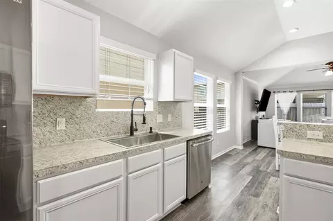 Kitchen - 9951 Chimney Swift Ln, Conroe, TX 77385 photo 2 of 3