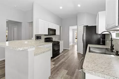 Kitchen - 9951 Chimney Swift Ln, Conroe, TX 77385 photo 3 of 3