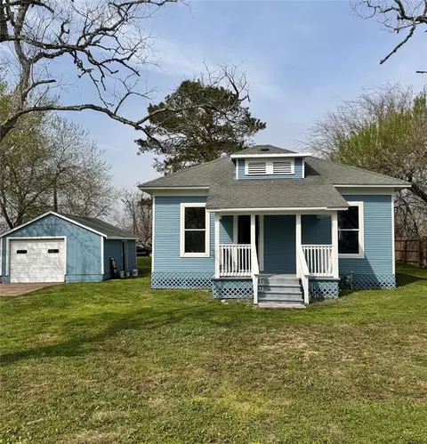 111 E Hinton Rd, Weimar, TX 78962 photo 1