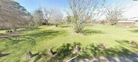 202 Dawson St, Sealy, TX 77474