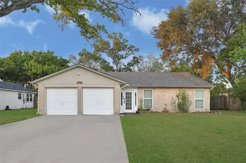 1100 N Heron Dr, Seabrook, TX 77586