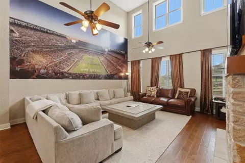 Living - 3249 Founders Dr, Bryan, TX 77807 photo 2 of 3
