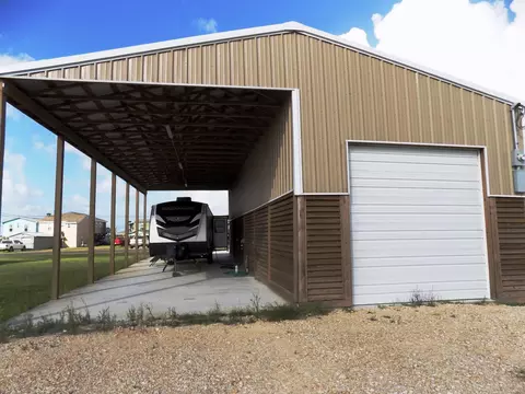 6123 Blue Water Blvd, Sargent, TX 77414