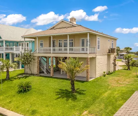 2001 Laguna Harbor Cove Blvd, Port Bolivar, TX 77650
