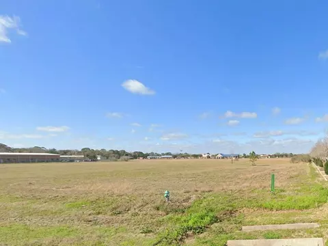 1 N Valderas, Angleton, TX 77515 photo 6