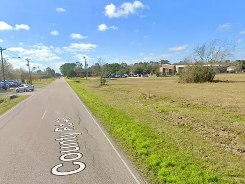 1 N Valderas, Angleton, TX 77515 photo 5
