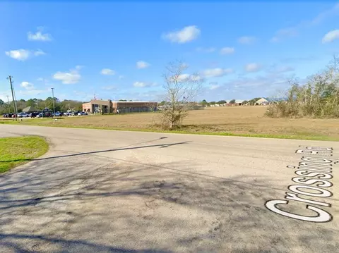 1 N Valderas, Angleton, TX 77515 photo 2