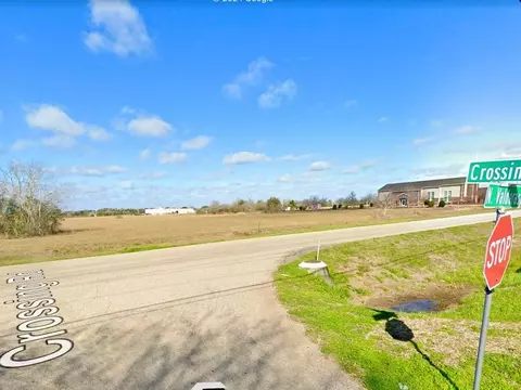 1 N Valderas, Angleton, TX 77515 photo 3