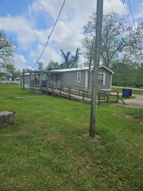 405 Velasco St, Brazoria, TX 77422