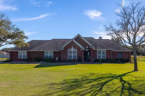 715 County Road 346, El Campo, TX 77437