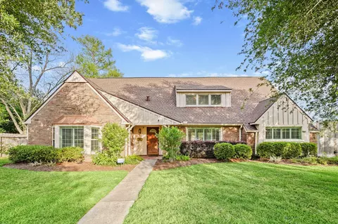 8003 Twin Hills Dr, Houston, TX 77071