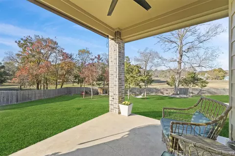 1700 Twin Oaks Cir, Brenham, TX 77833