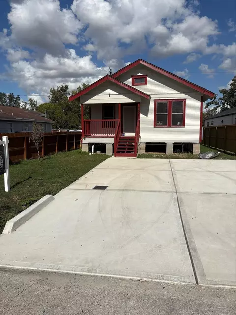 7807 Queen St, Houston, TX 77028