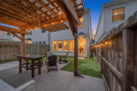 1128 Malone St, Houston, TX 77007