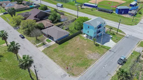 3201 Kleinmann Ave, Galveston, TX 77551