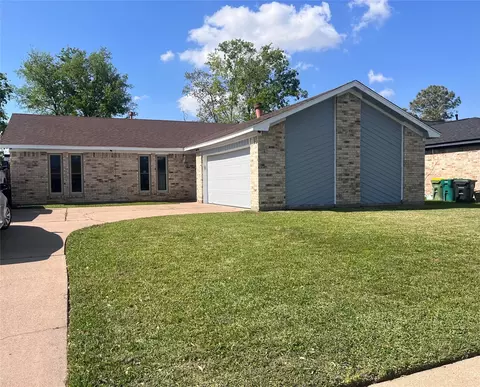 5919 Ollia Cir, Pasadena, TX 77505