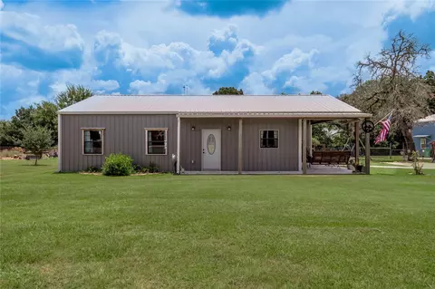 1014 N Shipp St, Madisonville, TX 77864