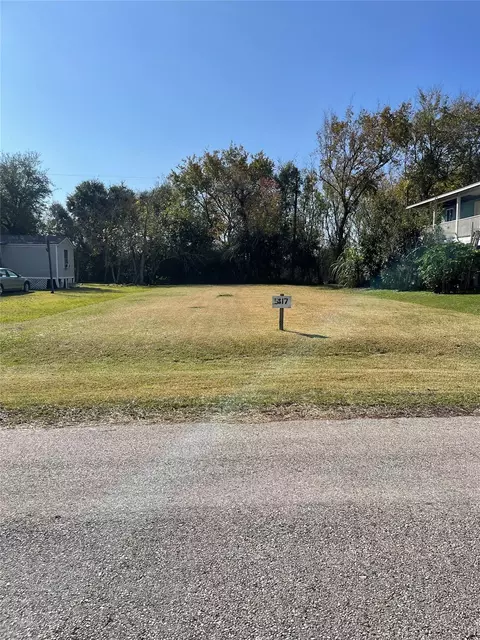 5817 Florida Ave, Hitchcock, TX 77563