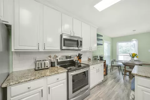 Kitchen - 38 Tallow Hill Pl, Spring, TX 77382 photo 4 of 6