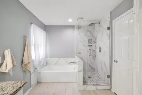 Bath - 38 Tallow Hill Pl, Spring, TX 77382 photo 3 of 4
