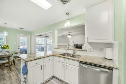 Kitchen - 38 Tallow Hill Pl, Spring, TX 77382 photo 5 of 6