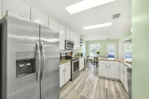 Kitchen - 38 Tallow Hill Pl, Spring, TX 77382 photo 3 of 6