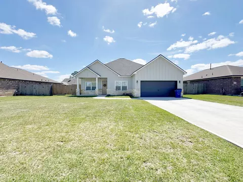 431 Wellshire Dr, West Columbia, TX 77486