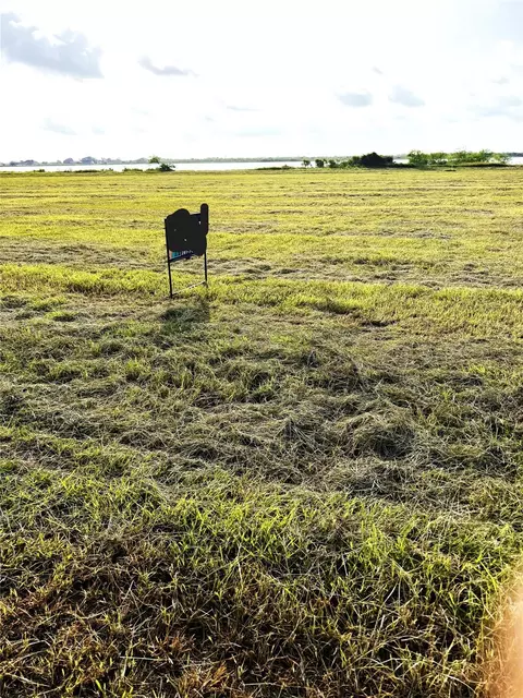 607 Bay Dr, Palacios, TX 77465