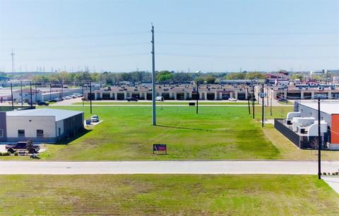 204 Ibis St, Webster, TX 77598 photo 1