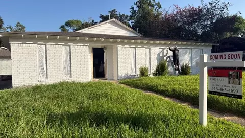 1407 Neptune Ln, Houston, TX 77062