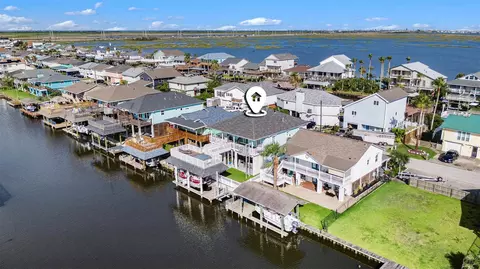 1171 Sailfish St, Bayou Vista, TX 77563