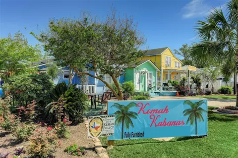 701 7th St, Kemah, TX 77565