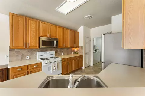 Kitchen - 2015 Louetta Brook Ct, Spring, TX 77388 photo 2 of 4