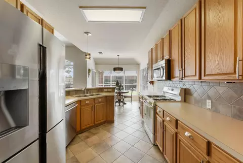 Kitchen - 2015 Louetta Brook Ct, Spring, TX 77388 photo 3 of 4