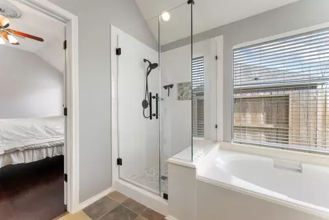 Bath - 2015 Louetta Brook Ct, Spring, TX 77388 photo 2 of 5