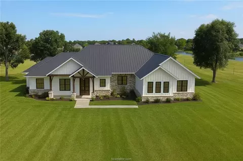 17725 April Vista Ct, College Station, TX 77845