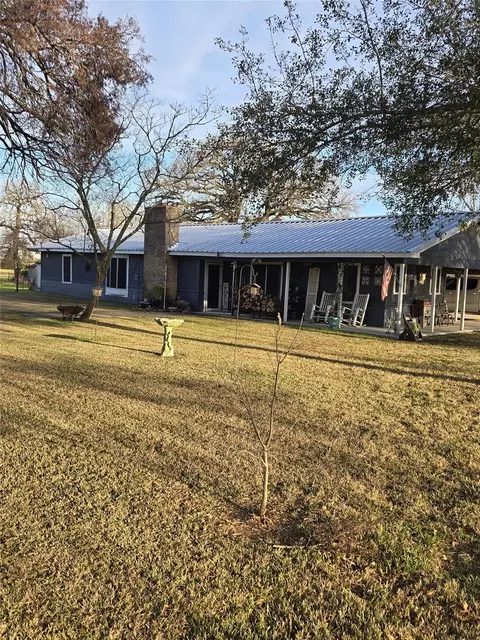 4450 Greenbriar Rd, Madisonville, TX 77864