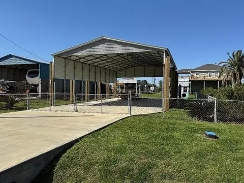 927 S East Rd, Crystal Beach, TX 77650