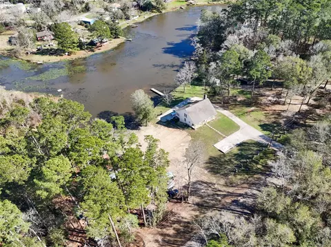 10482 Lake Shore Dr, Conroe, TX 77303