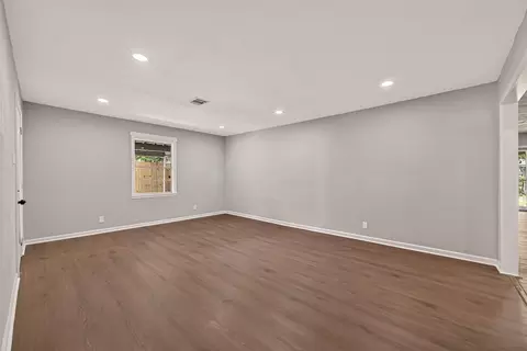 Living - 1509 Lawrence Ave, Pasadena, TX 77506 photo 4 of 7