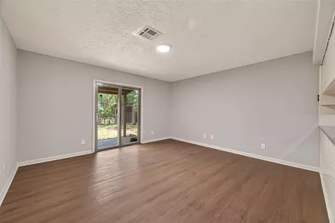 Living - 1509 Lawrence Ave, Pasadena, TX 77506 photo 5 of 7