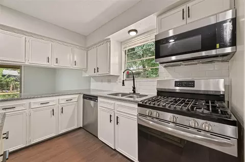 Kitchen - 1509 Lawrence Ave, Pasadena, TX 77506 photo 4 of 5
