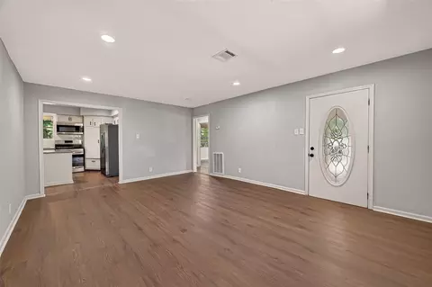Living - 1509 Lawrence Ave, Pasadena, TX 77506 photo 2 of 7